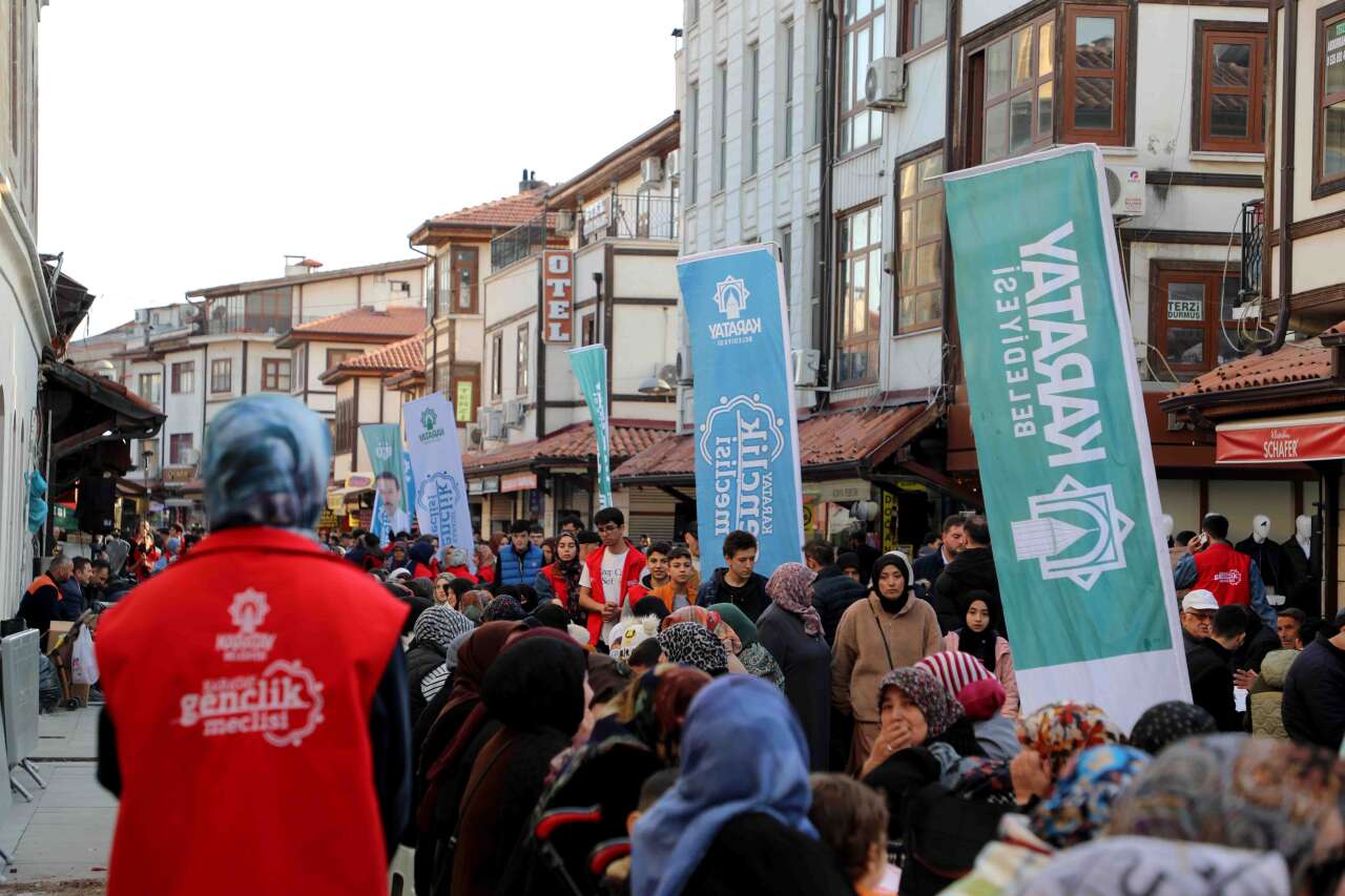 Karatay’da Kadir Gecesi’nde kardeşlik sofraları kuruldu 1